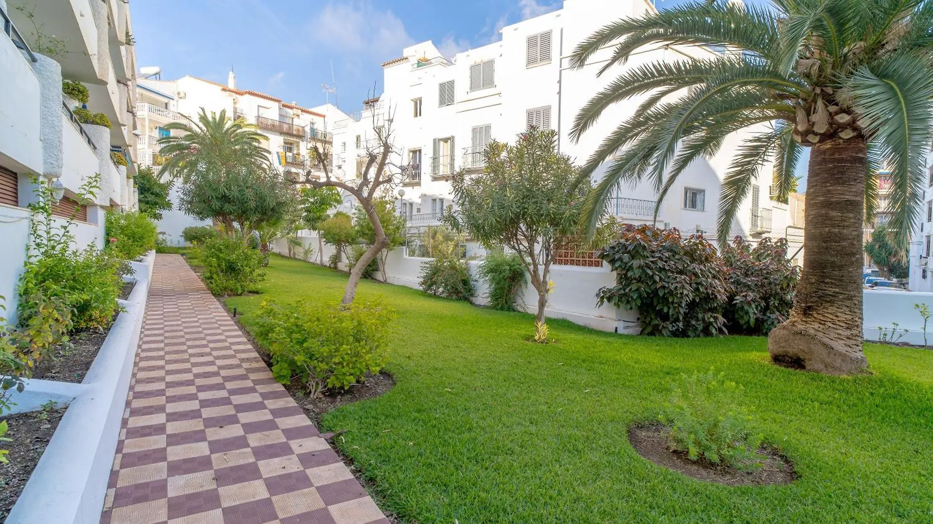 Carabeo II 5 Apartments Casasol Nerja